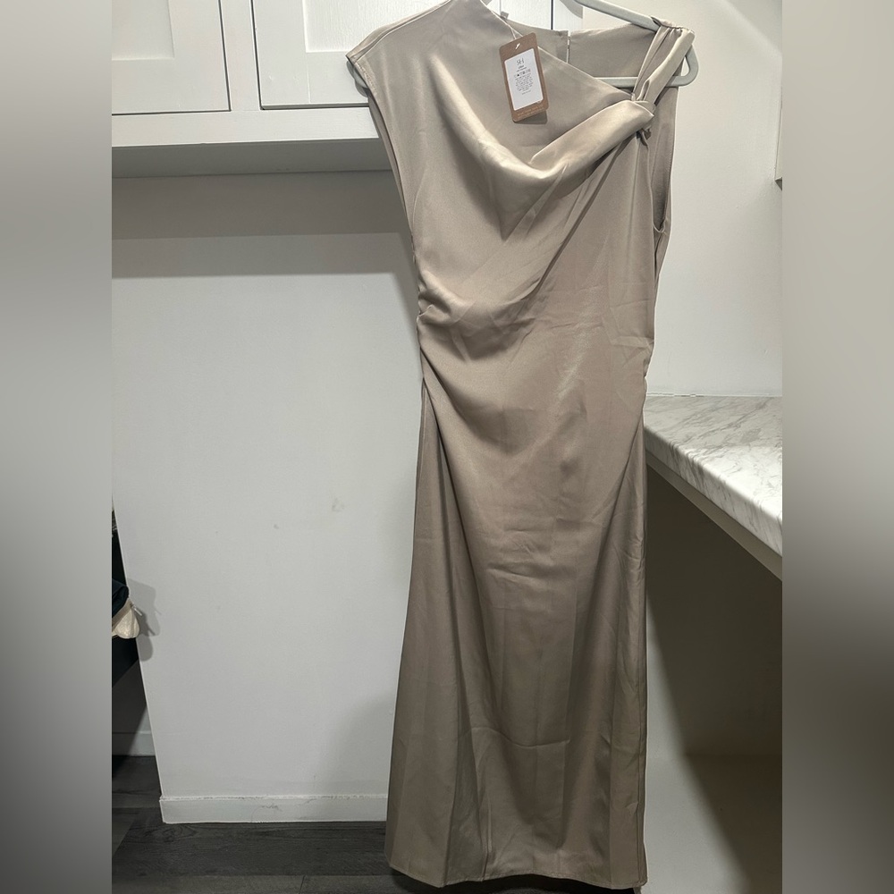 Elegant Beige Sleeveless Dress